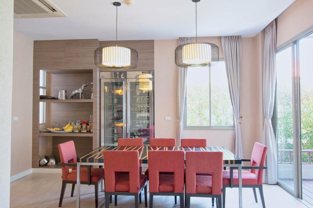 Ground floor: indoor dining table for eight