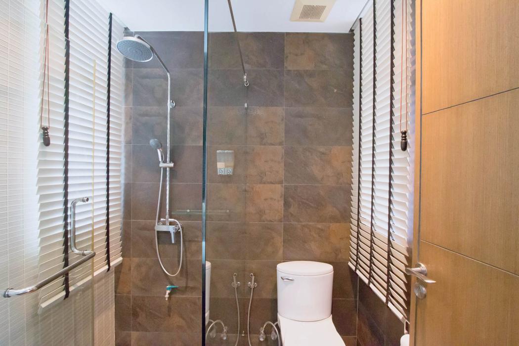 Upstairs: the shared guest bathroom, reached from both guest bedrooms