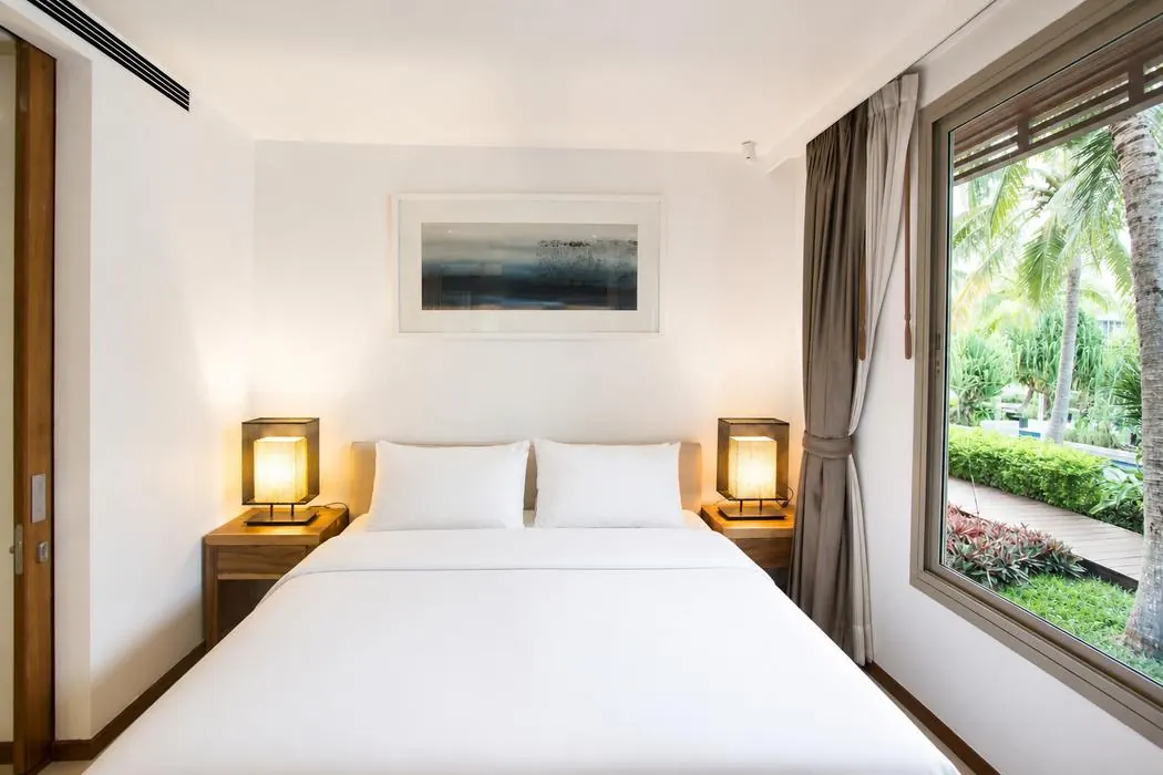 The 2nd Pavilion king bedroom with a garden outlook