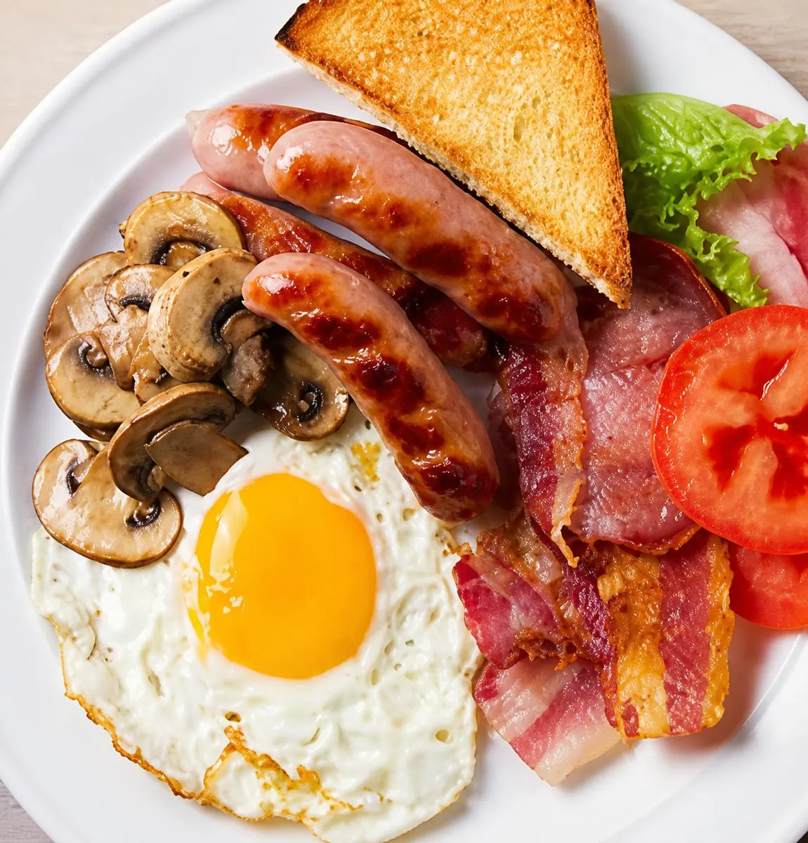 American breakfast: eggs, bacon, sausage and toast