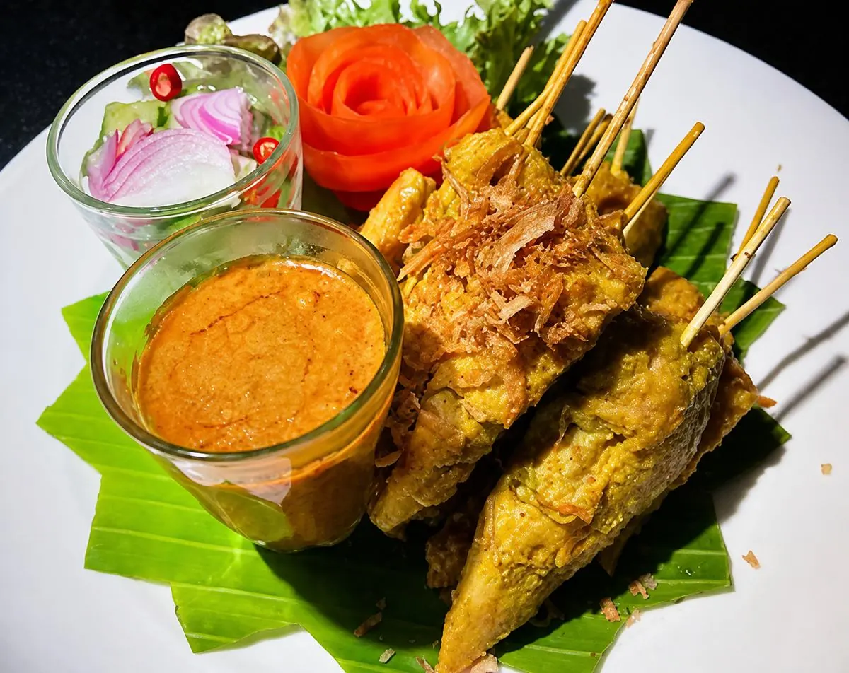 Chicken satay with peanut sauce