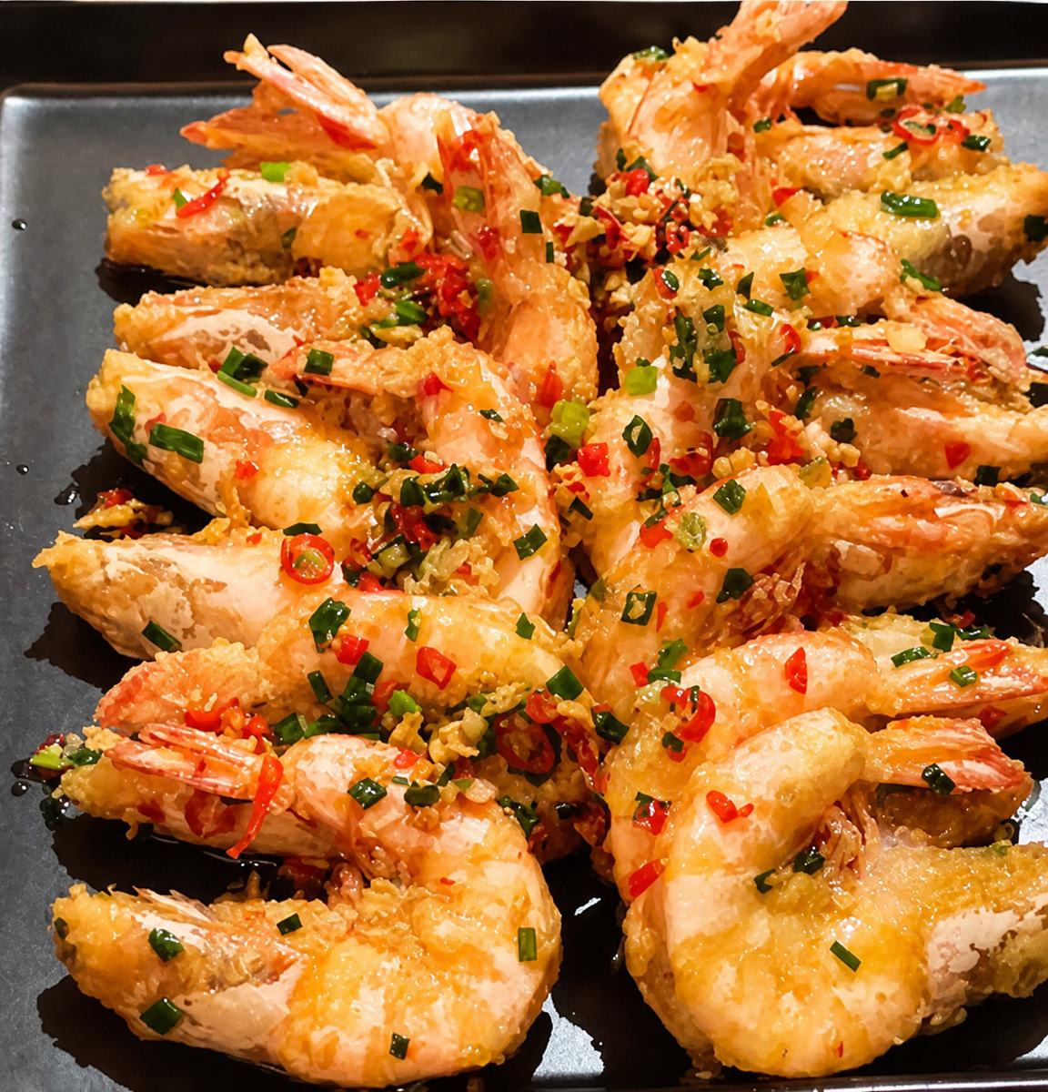 Goong kua prik glua, fried prawns with chili and garlic