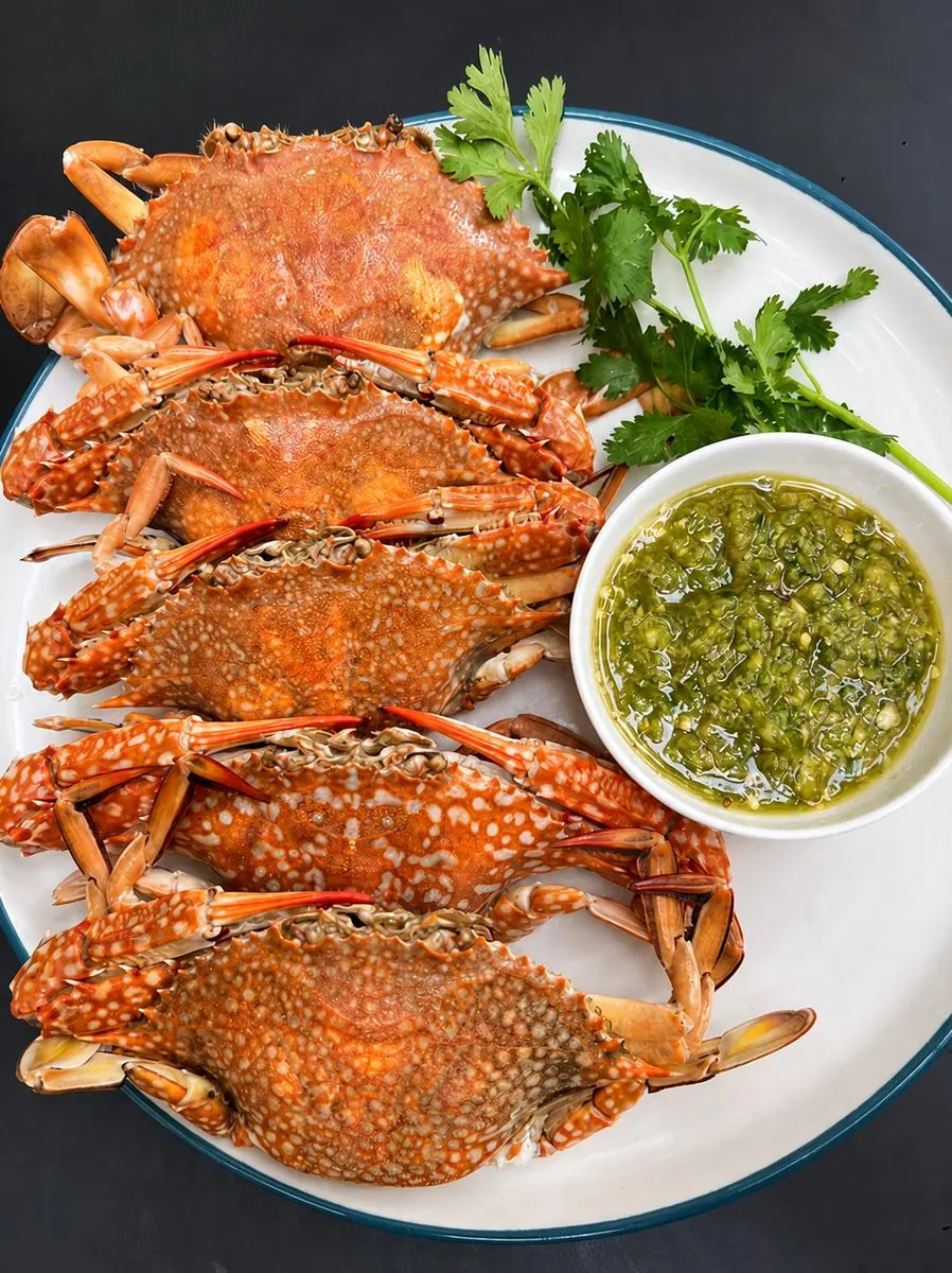 Grilled crab with seafood sauce